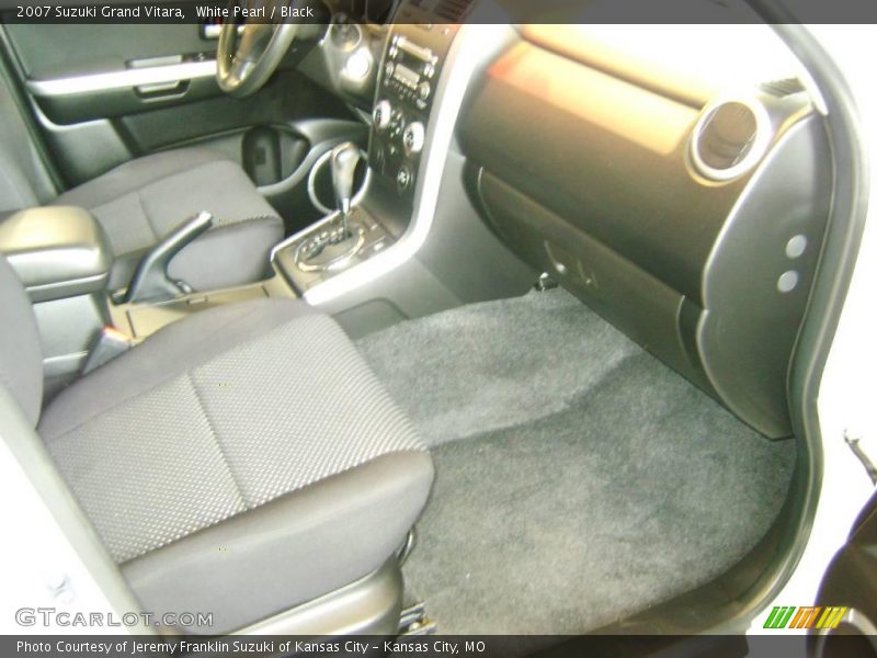 White Pearl / Black 2007 Suzuki Grand Vitara