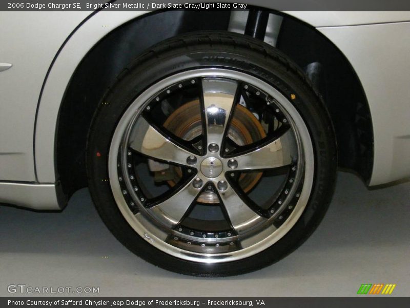 Bright Silver Metallic / Dark Slate Gray/Light Slate Gray 2006 Dodge Charger SE