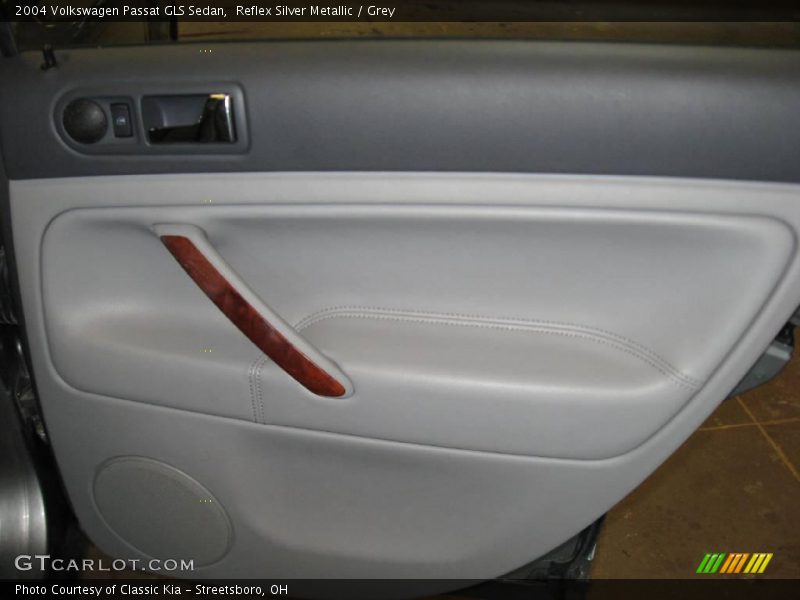 Reflex Silver Metallic / Grey 2004 Volkswagen Passat GLS Sedan