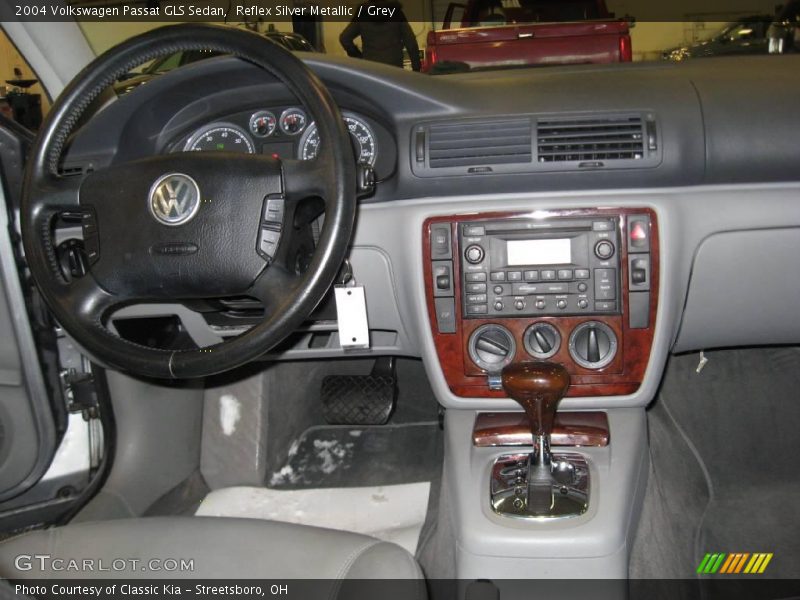 Reflex Silver Metallic / Grey 2004 Volkswagen Passat GLS Sedan