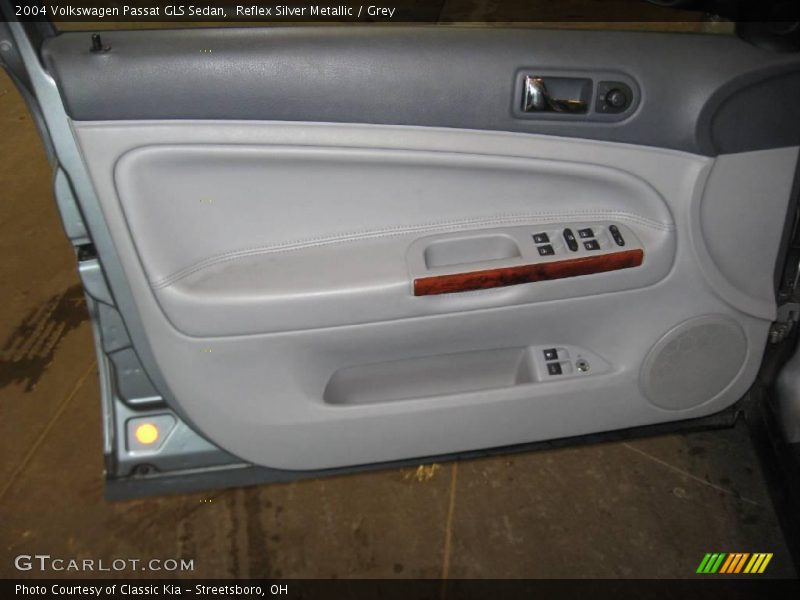 Reflex Silver Metallic / Grey 2004 Volkswagen Passat GLS Sedan