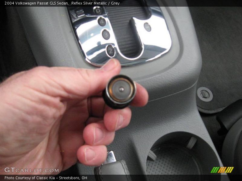 Reflex Silver Metallic / Grey 2004 Volkswagen Passat GLS Sedan