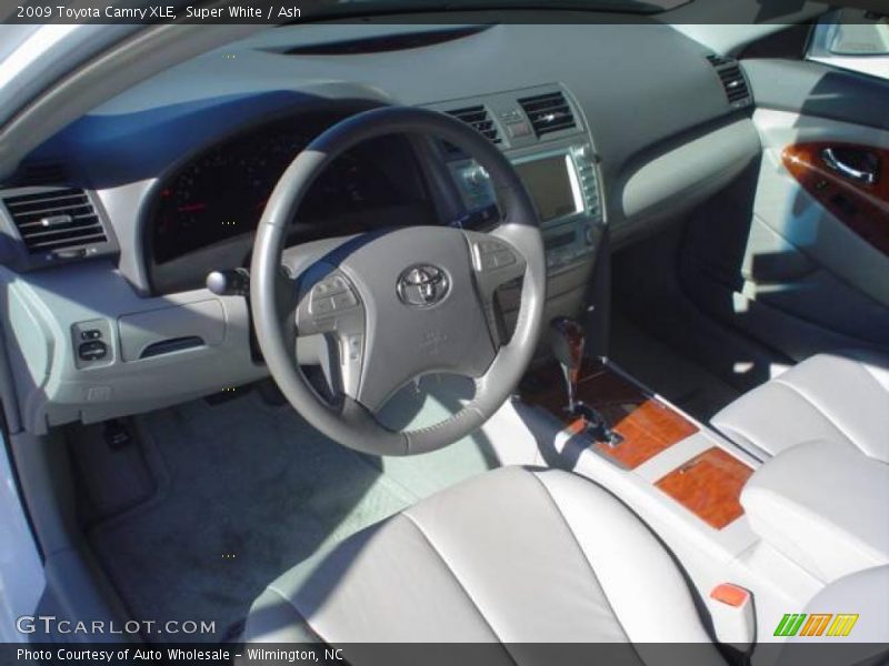 Super White / Ash 2009 Toyota Camry XLE