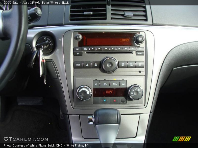 Polar White / Black 2009 Saturn Aura XR V6