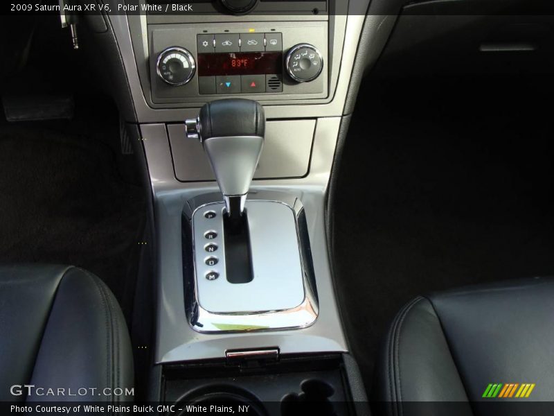 Polar White / Black 2009 Saturn Aura XR V6