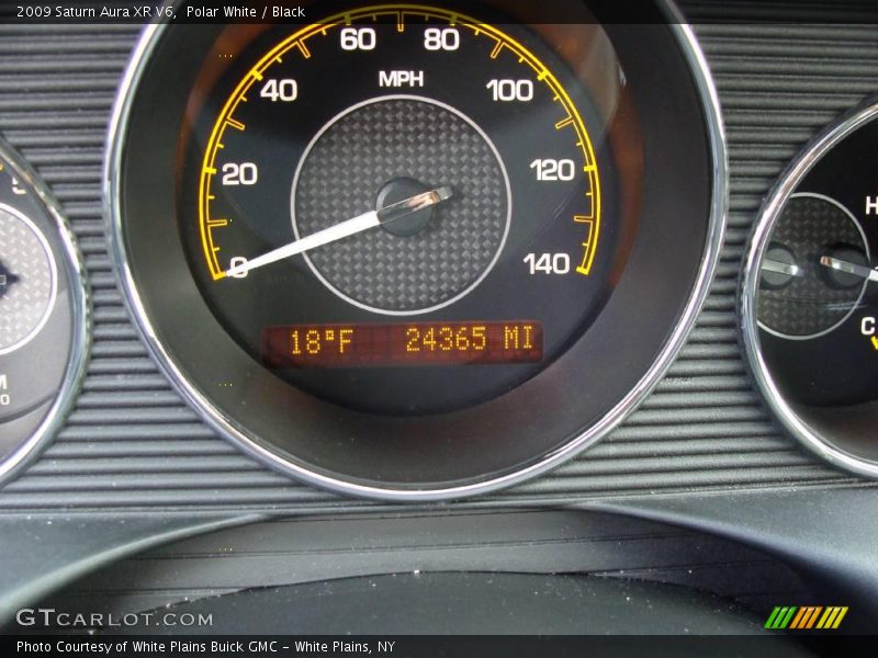 Polar White / Black 2009 Saturn Aura XR V6