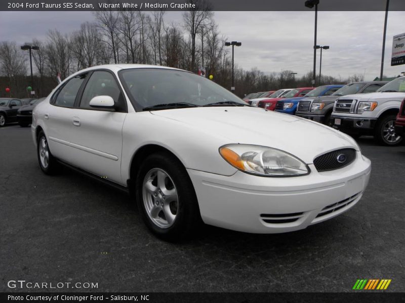 Vibrant White / Medium Graphite 2004 Ford Taurus SES Sedan