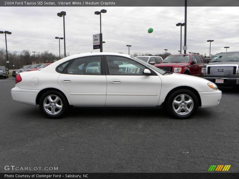 Vibrant White / Medium Graphite 2004 Ford Taurus SES Sedan