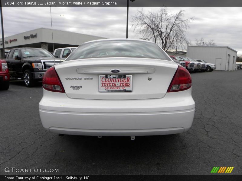 Vibrant White / Medium Graphite 2004 Ford Taurus SES Sedan