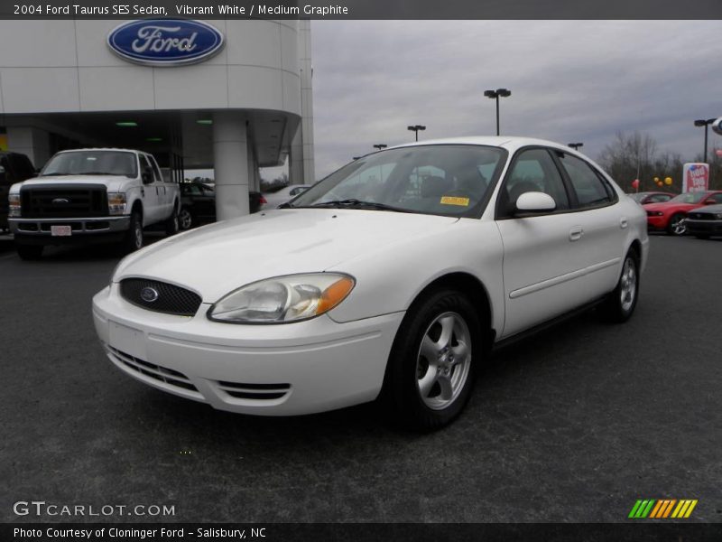 Vibrant White / Medium Graphite 2004 Ford Taurus SES Sedan