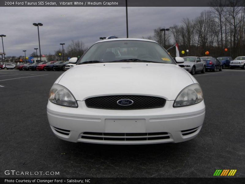 Vibrant White / Medium Graphite 2004 Ford Taurus SES Sedan