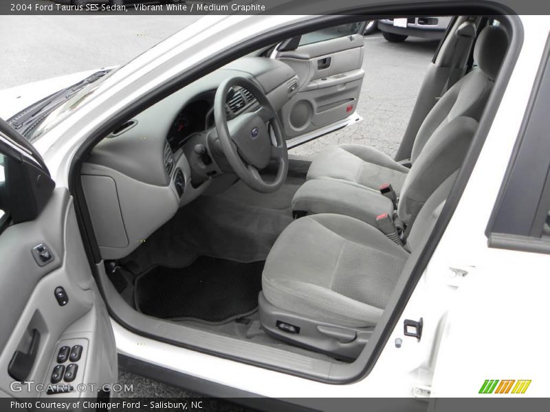 Vibrant White / Medium Graphite 2004 Ford Taurus SES Sedan