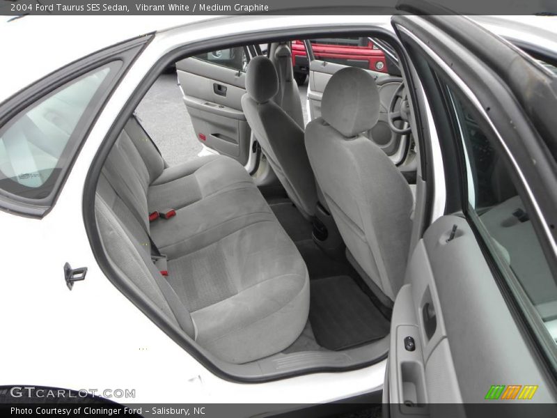 Vibrant White / Medium Graphite 2004 Ford Taurus SES Sedan