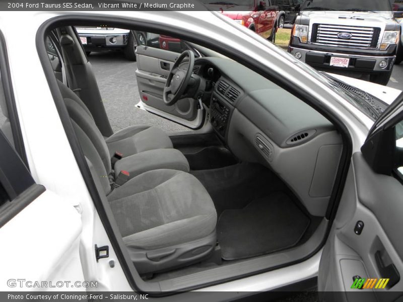 Vibrant White / Medium Graphite 2004 Ford Taurus SES Sedan