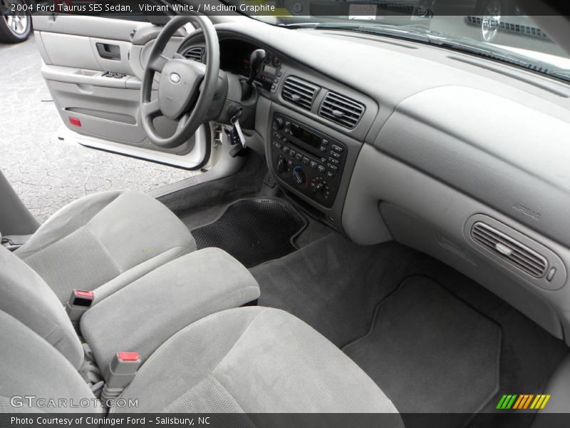 Vibrant White / Medium Graphite 2004 Ford Taurus SES Sedan