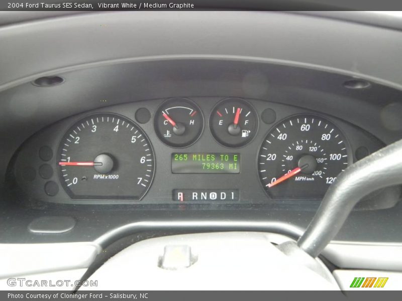Vibrant White / Medium Graphite 2004 Ford Taurus SES Sedan