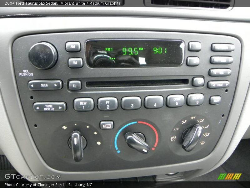 Vibrant White / Medium Graphite 2004 Ford Taurus SES Sedan