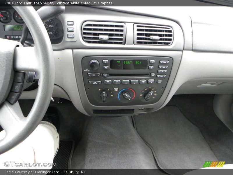 Vibrant White / Medium Graphite 2004 Ford Taurus SES Sedan