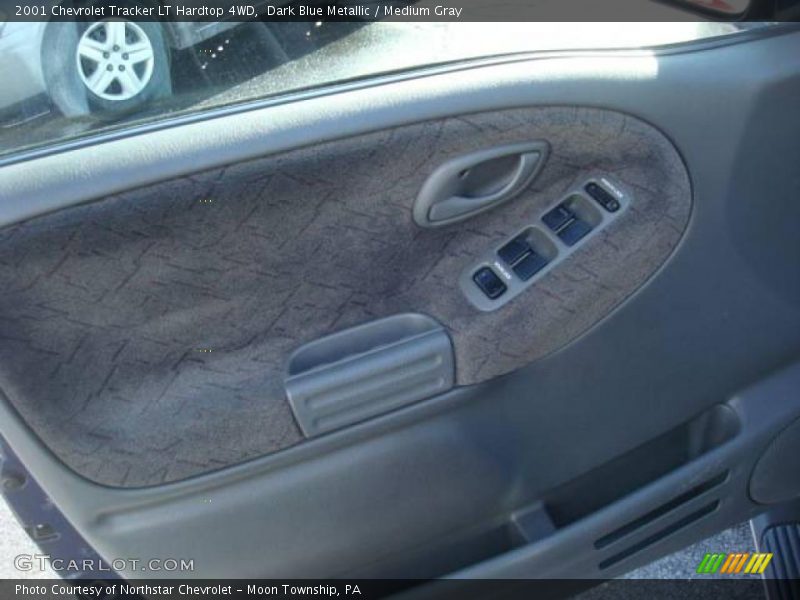 Dark Blue Metallic / Medium Gray 2001 Chevrolet Tracker LT Hardtop 4WD