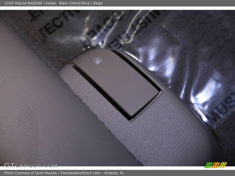 Black Cherry Mica / Beige 2006 Mazda MAZDA6 i Sedan