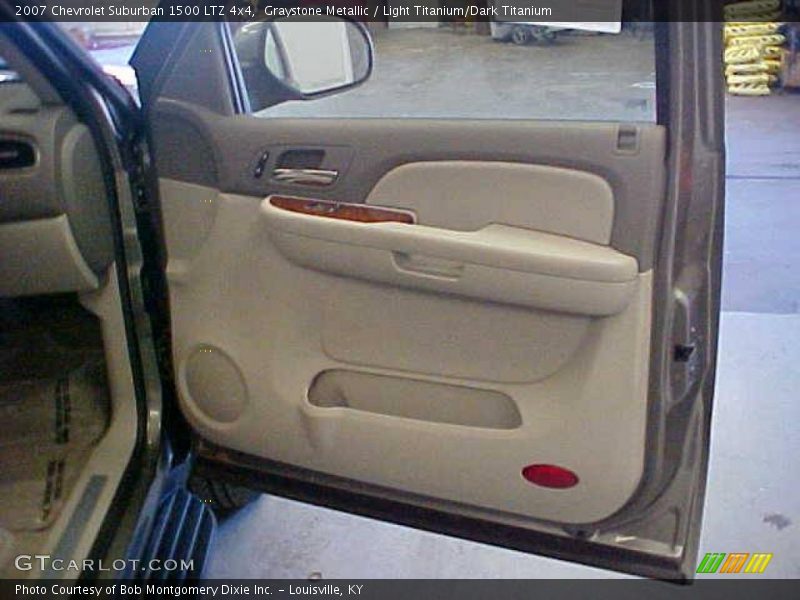 Graystone Metallic / Light Titanium/Dark Titanium 2007 Chevrolet Suburban 1500 LTZ 4x4