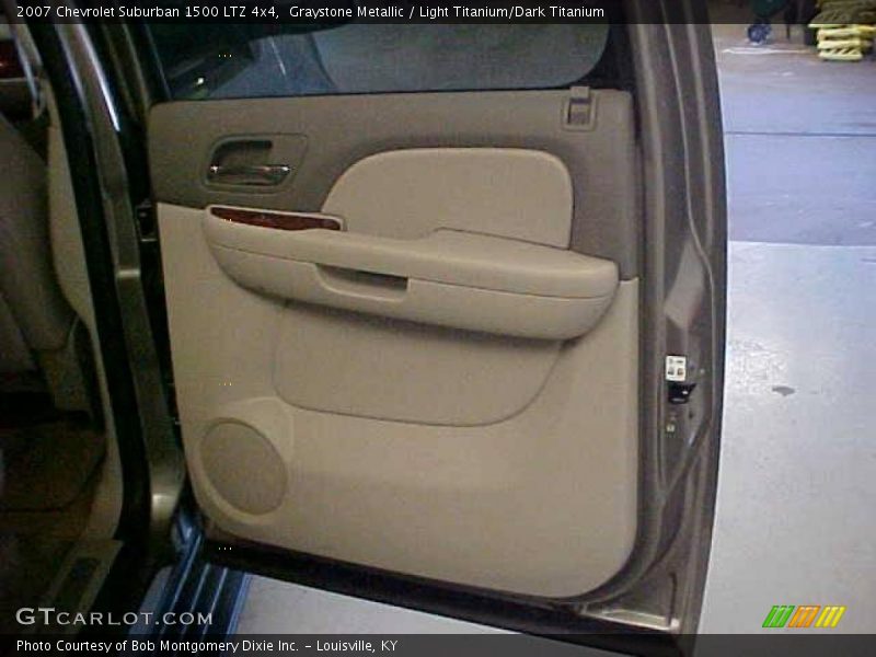 Graystone Metallic / Light Titanium/Dark Titanium 2007 Chevrolet Suburban 1500 LTZ 4x4