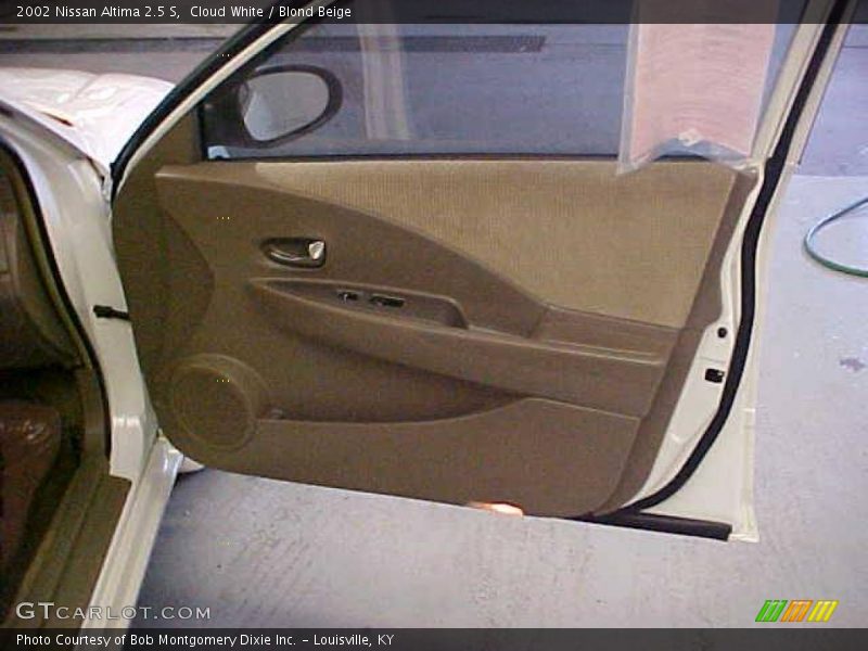 Cloud White / Blond Beige 2002 Nissan Altima 2.5 S