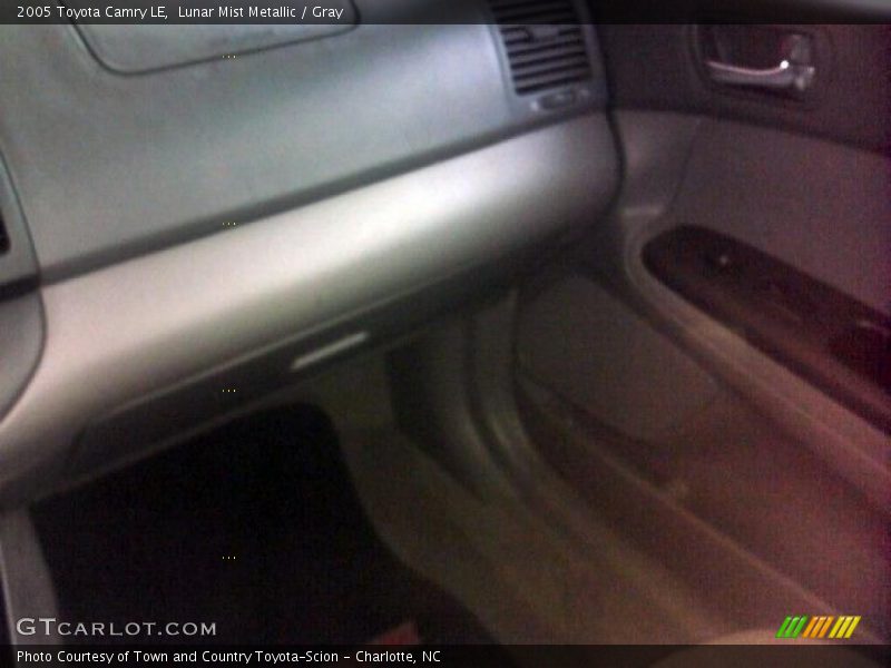 Lunar Mist Metallic / Gray 2005 Toyota Camry LE