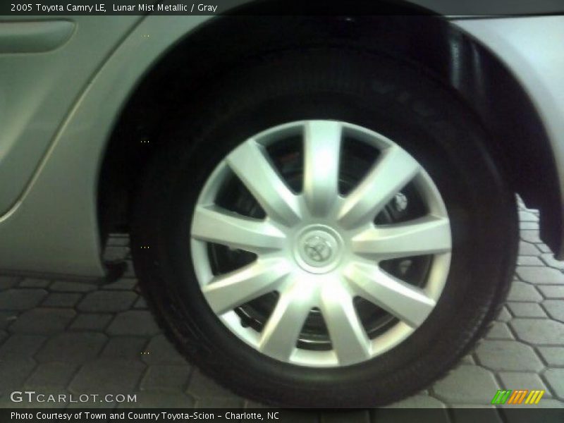 Lunar Mist Metallic / Gray 2005 Toyota Camry LE