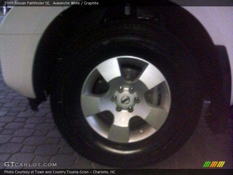 Avalanche White / Graphite 2006 Nissan Pathfinder SE