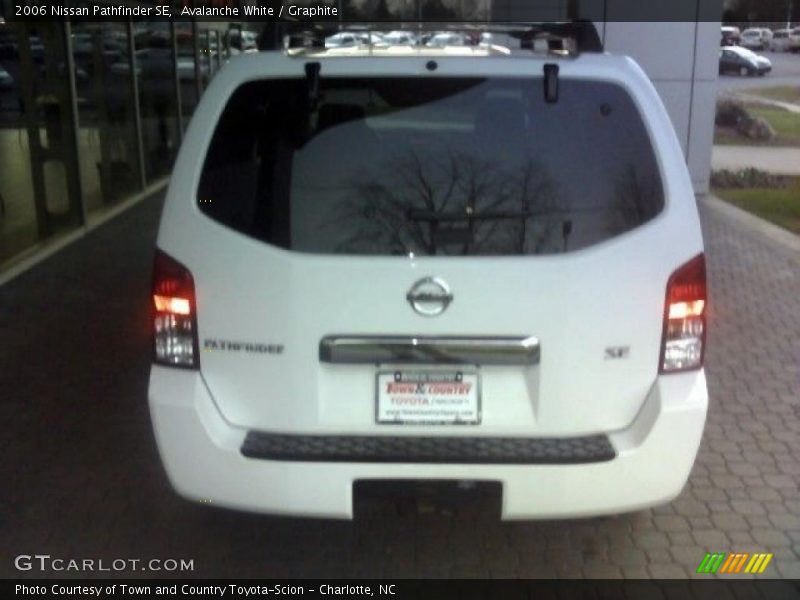Avalanche White / Graphite 2006 Nissan Pathfinder SE