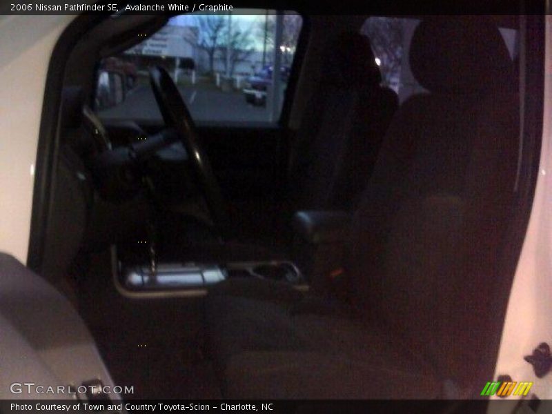 Avalanche White / Graphite 2006 Nissan Pathfinder SE