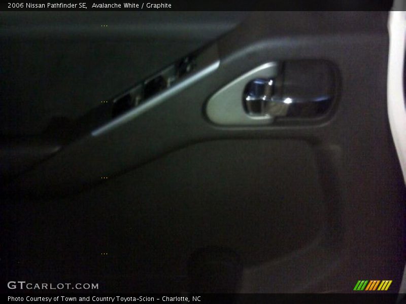 Avalanche White / Graphite 2006 Nissan Pathfinder SE