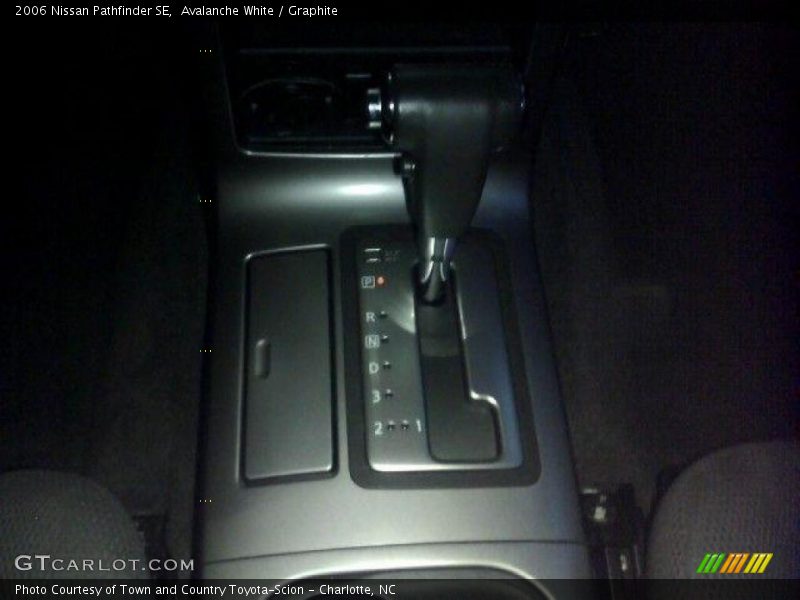 Avalanche White / Graphite 2006 Nissan Pathfinder SE