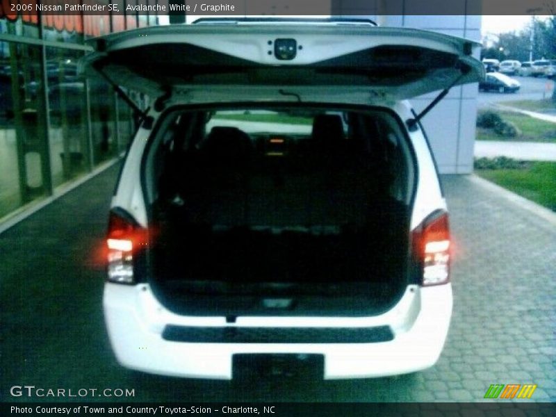Avalanche White / Graphite 2006 Nissan Pathfinder SE