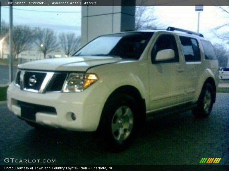 Avalanche White / Graphite 2006 Nissan Pathfinder SE