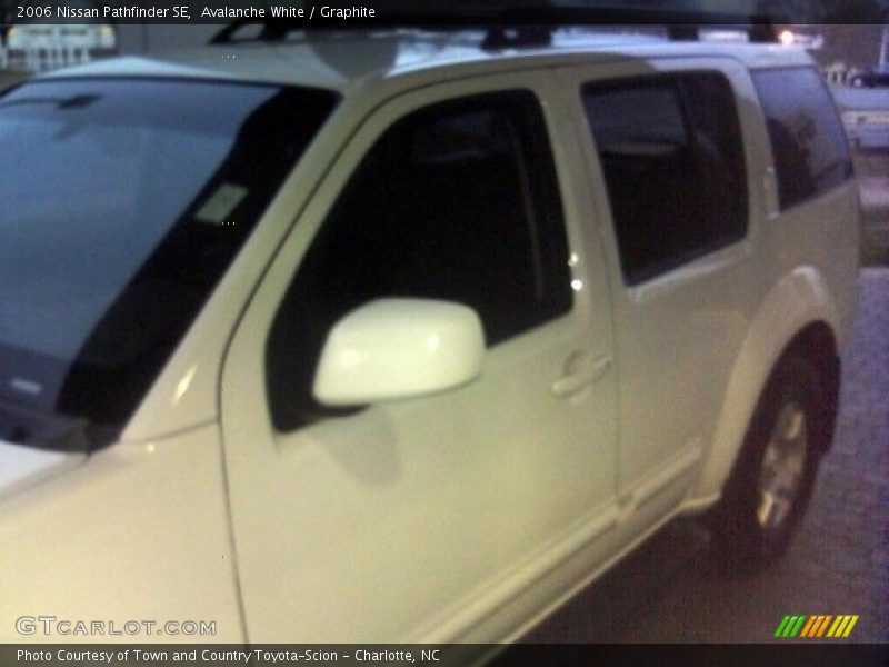 Avalanche White / Graphite 2006 Nissan Pathfinder SE