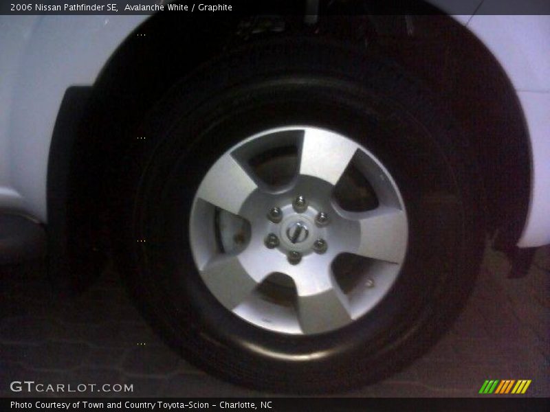 Avalanche White / Graphite 2006 Nissan Pathfinder SE