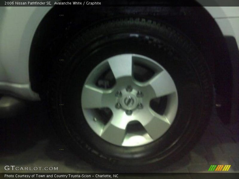 Avalanche White / Graphite 2006 Nissan Pathfinder SE