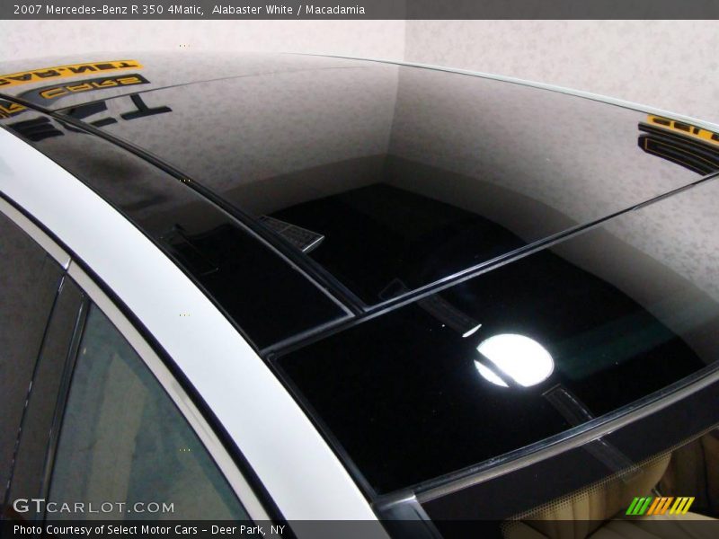 Alabaster White / Macadamia 2007 Mercedes-Benz R 350 4Matic
