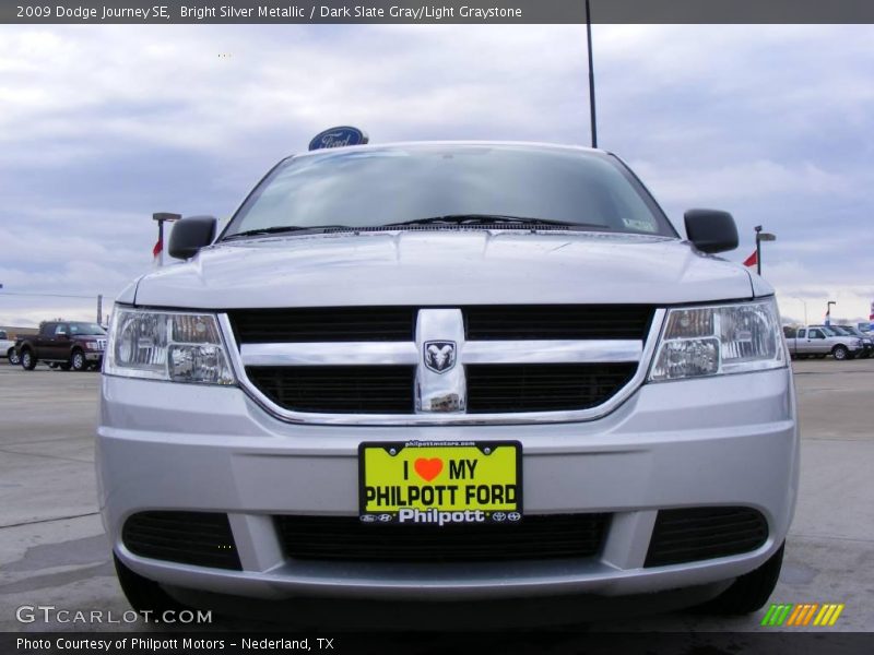 Bright Silver Metallic / Dark Slate Gray/Light Graystone 2009 Dodge Journey SE