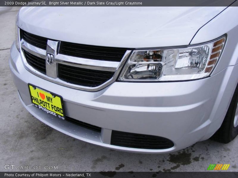 Bright Silver Metallic / Dark Slate Gray/Light Graystone 2009 Dodge Journey SE