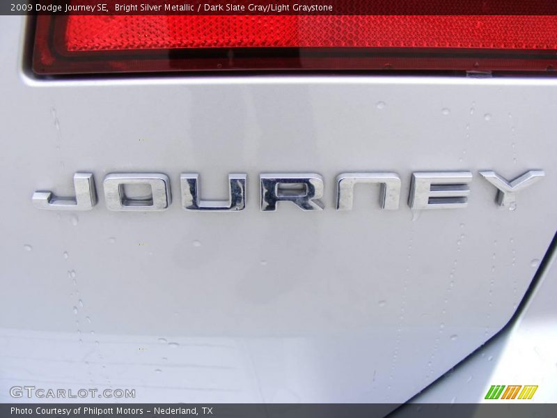 Bright Silver Metallic / Dark Slate Gray/Light Graystone 2009 Dodge Journey SE