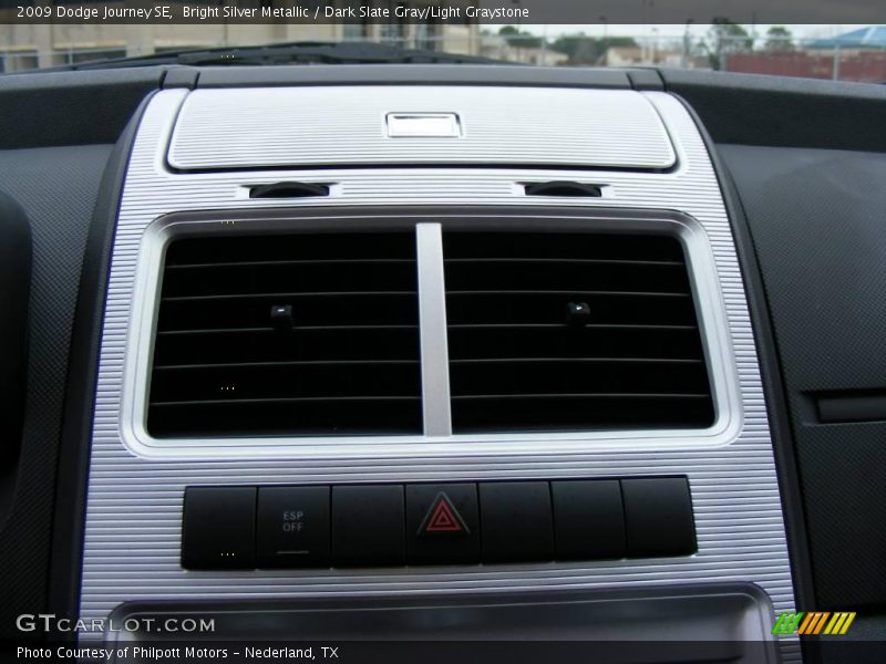 Bright Silver Metallic / Dark Slate Gray/Light Graystone 2009 Dodge Journey SE