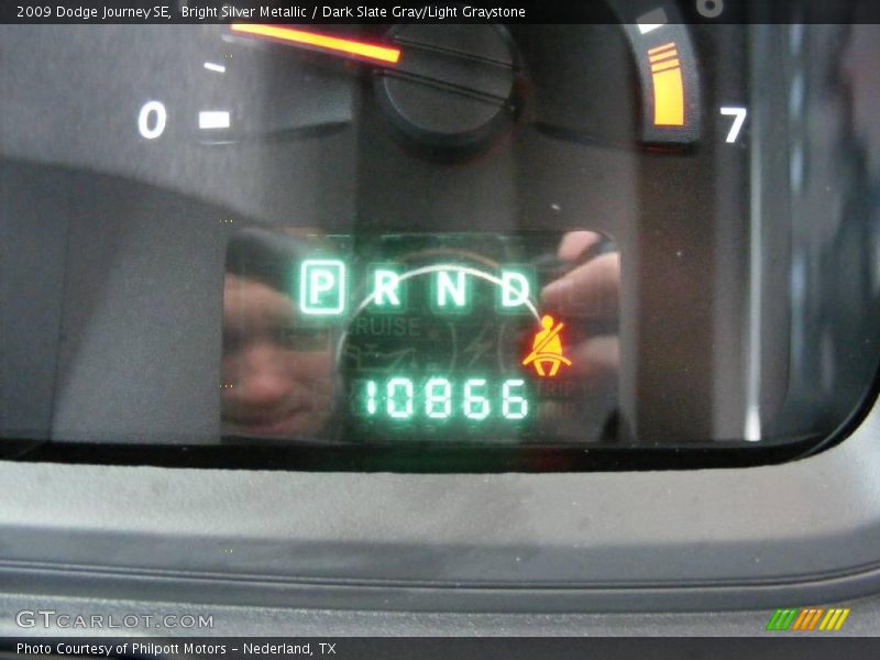 Bright Silver Metallic / Dark Slate Gray/Light Graystone 2009 Dodge Journey SE