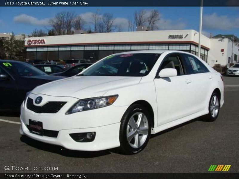 Super White / Ash Gray 2010 Toyota Camry SE