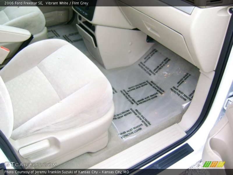 Vibrant White / Flint Grey 2006 Ford Freestar SE
