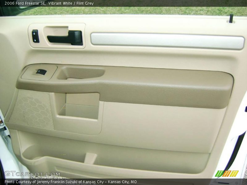 Vibrant White / Flint Grey 2006 Ford Freestar SE
