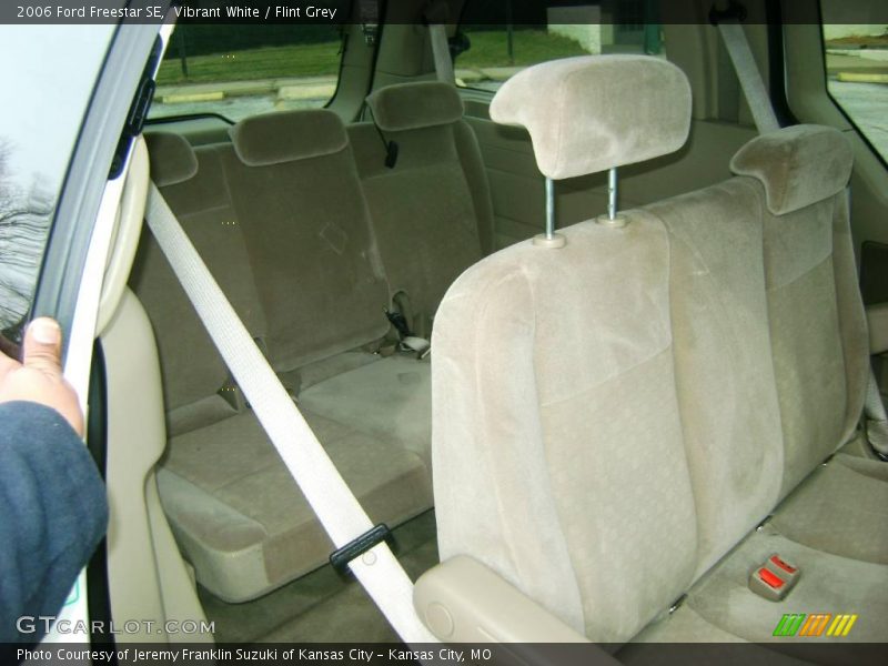 Vibrant White / Flint Grey 2006 Ford Freestar SE