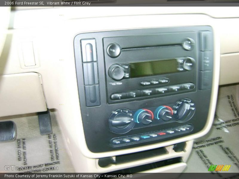 Vibrant White / Flint Grey 2006 Ford Freestar SE